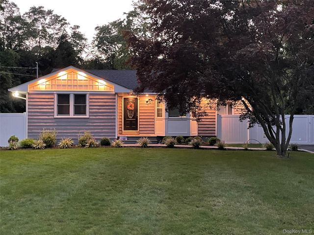 16 Old Stump Road, Brookhaven, NY 11719