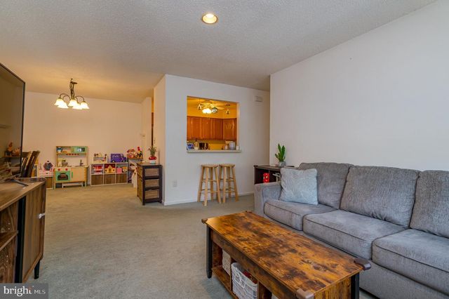 203 CASTLETON CT, Pennington, NJ 08534