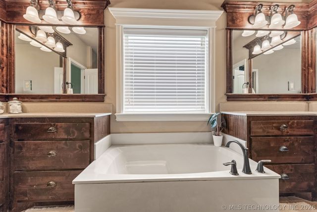 11351 S 281st East Place, Coweta, OK 74429