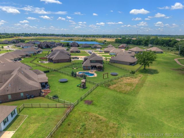 11351 S 281st East Place, Coweta, OK 74429