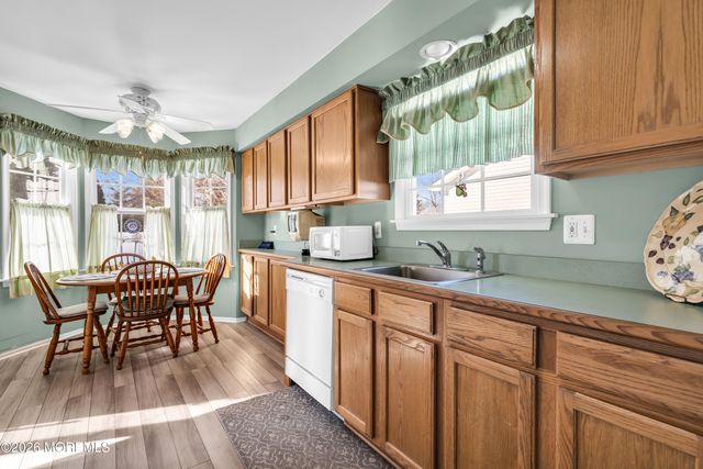 160 N Spinnaker Avenue, Manahawkin, NJ 08050