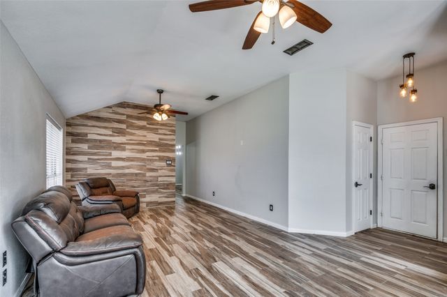 5005 Bradley Lane, Arlington, TX 76017