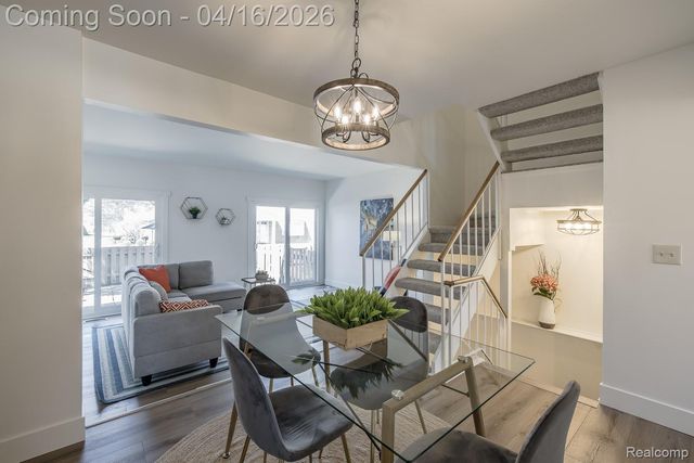 5254 Breeze Hill Place, Troy, MI 48098