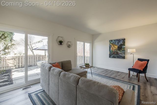 5254 Breeze Hill Place, Troy, MI 48098