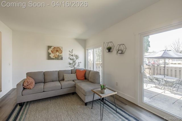 5254 Breeze Hill Place, Troy, MI 48098