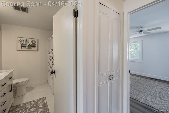 5254 Breeze Hill Place, Troy, MI 48098