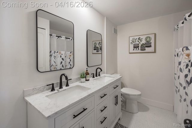 5254 Breeze Hill Place, Troy, MI 48098