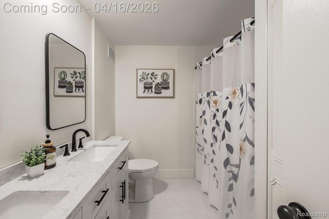 5254 Breeze Hill Place, Troy, MI 48098