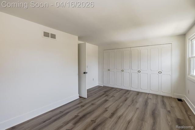 5254 Breeze Hill Place, Troy, MI 48098