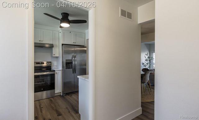 5254 Breeze Hill Place, Troy, MI 48098