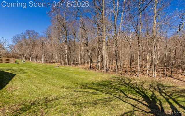 5254 Breeze Hill Place, Troy, MI 48098
