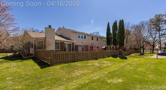 5254 Breeze Hill Place, Troy, MI 48098