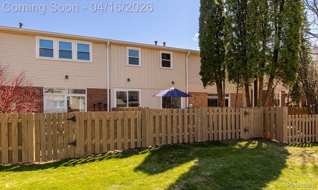 5254 Breeze Hill Place, Troy, MI 48098