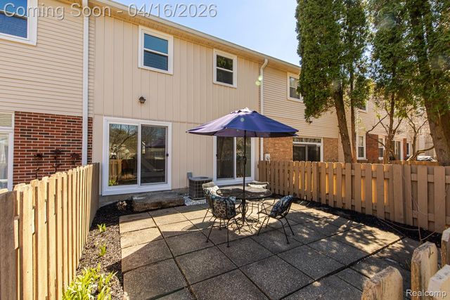 5254 Breeze Hill Place, Troy, MI 48098