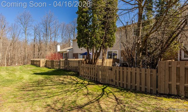 5254 Breeze Hill Place, Troy, MI 48098