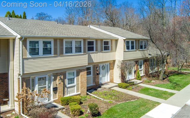 5254 Breeze Hill Place, Troy, MI 48098