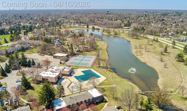 5254 Breeze Hill Place, Troy, MI 48098