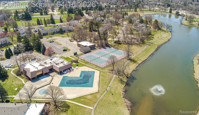 5254 Breeze Hill Place, Troy, MI 48098