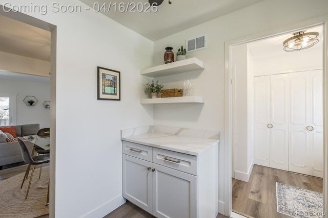 5254 Breeze Hill Place, Troy, MI 48098