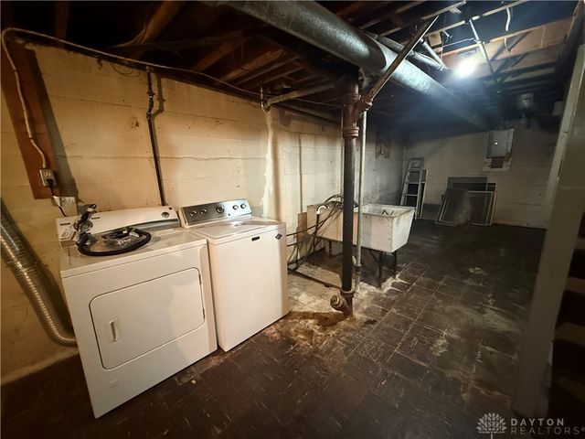 1712 E Dorothy Lane, Kettering, OH 45429