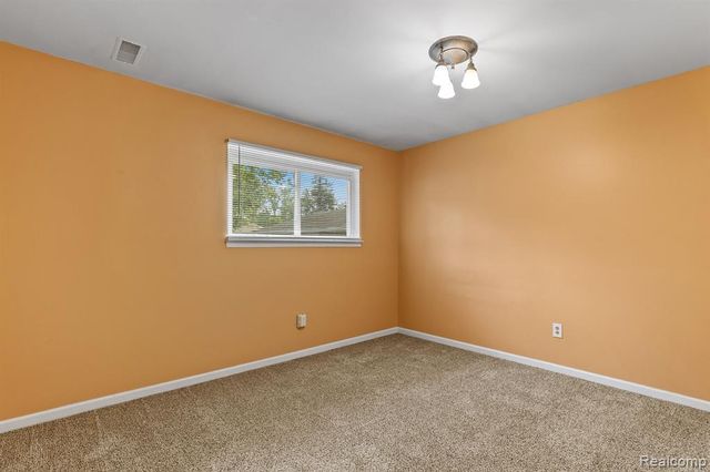 25513 Annapolis Street, Dearborn Heights, MI 48125