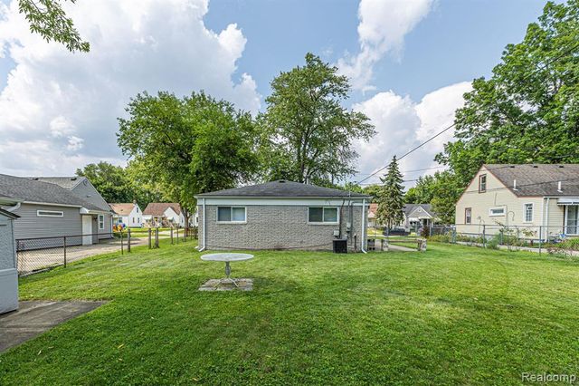 25513 Annapolis Street, Dearborn Heights, MI 48125