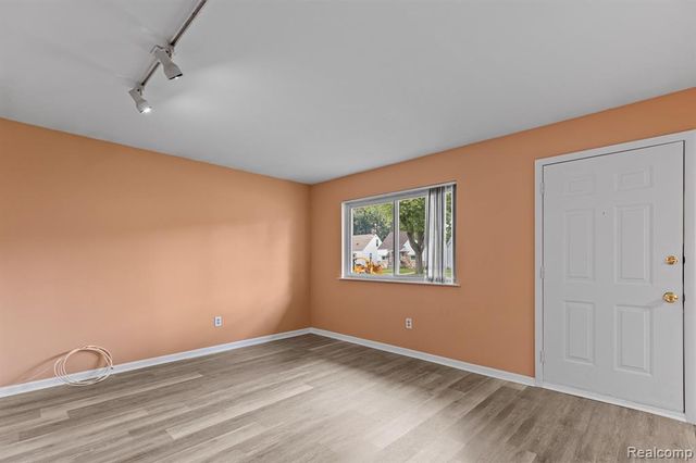 25513 Annapolis Street, Dearborn Heights, MI 48125