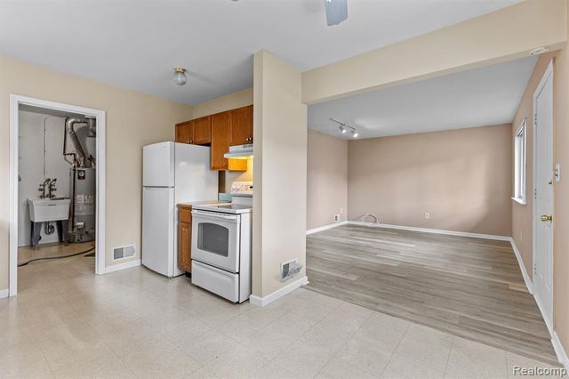 25513 Annapolis Street, Dearborn Heights, MI 48125