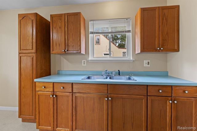 25513 Annapolis Street, Dearborn Heights, MI 48125