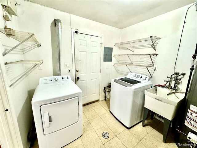 25513 Annapolis Street, Dearborn Heights, MI 48125