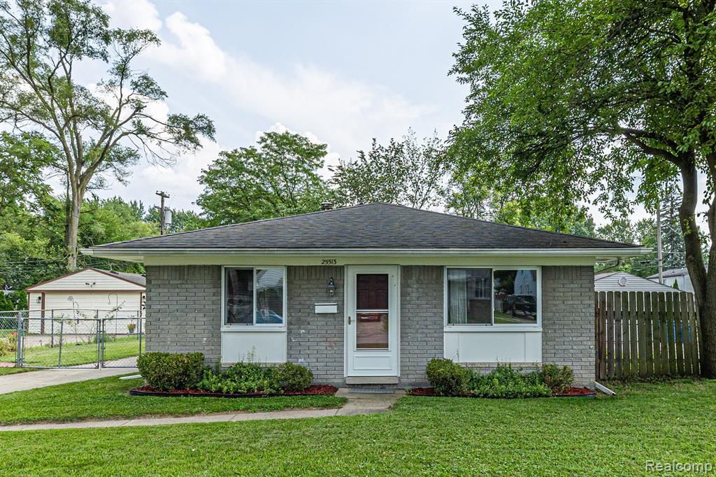 25513 Annapolis Street, Dearborn Heights, MI 48125