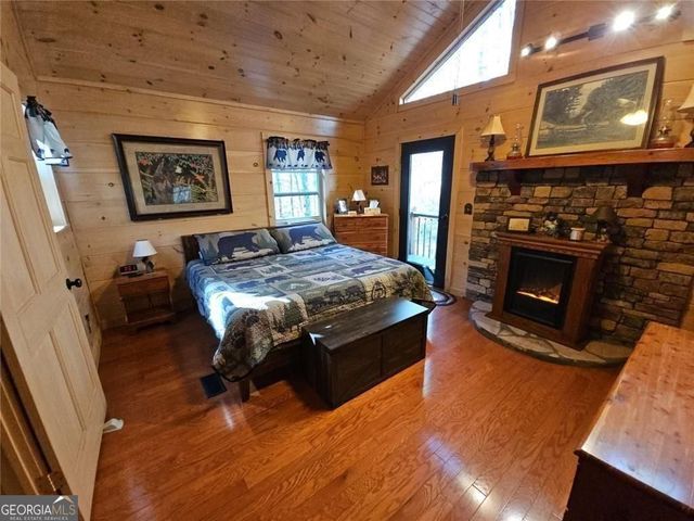 216 Sourwood Drive, Blue Ridge, GA 30513