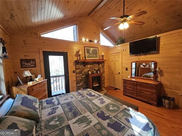 216 Sourwood Drive, Blue Ridge, GA 30513