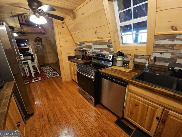 216 Sourwood Drive, Blue Ridge, GA 30513