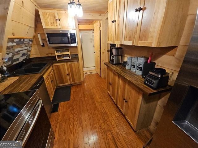 216 Sourwood Drive, Blue Ridge, GA 30513