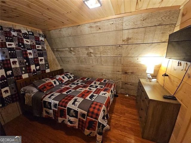 216 Sourwood Drive, Blue Ridge, GA 30513