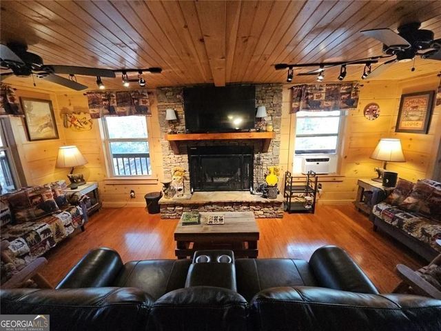 216 Sourwood Drive, Blue Ridge, GA 30513