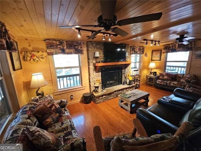 216 Sourwood Drive, Blue Ridge, GA 30513