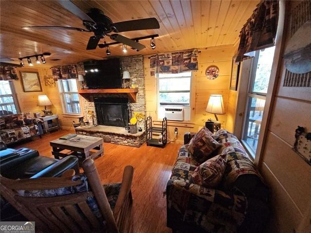 216 Sourwood Drive, Blue Ridge, GA 30513