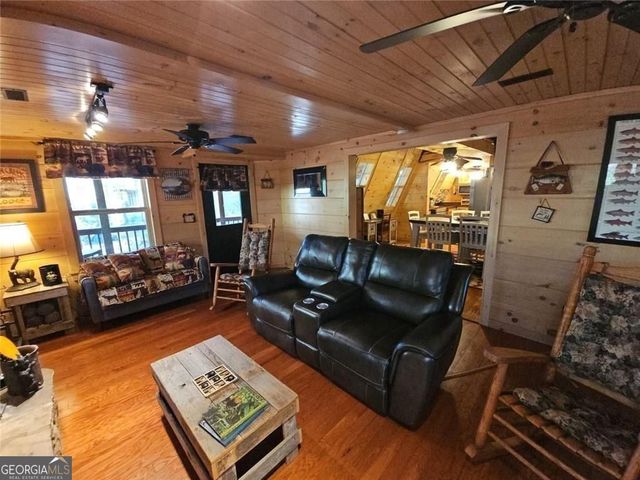 216 Sourwood Drive, Blue Ridge, GA 30513