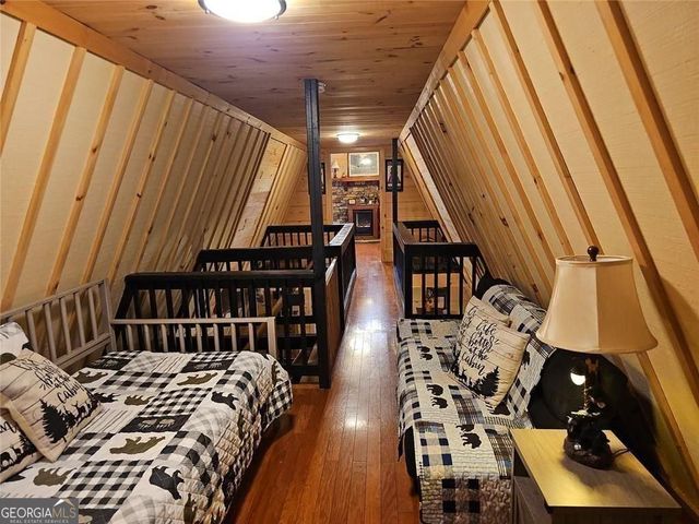 216 Sourwood Drive, Blue Ridge, GA 30513