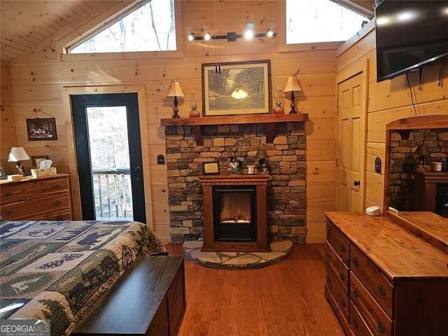 216 Sourwood Drive, Blue Ridge, GA 30513