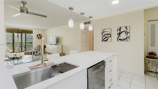 424 SE 10th St 204, Dania Beach, FL 33004