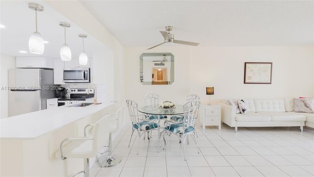 424 SE 10th St 204, Dania Beach, FL 33004