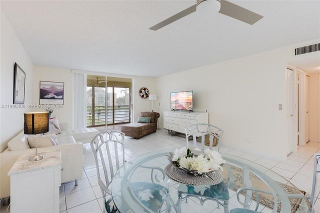 424 SE 10th St 204, Dania Beach, FL 33004