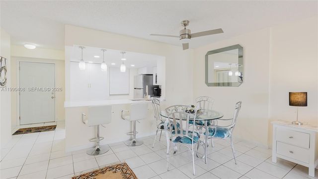 424 SE 10th St 204, Dania Beach, FL 33004