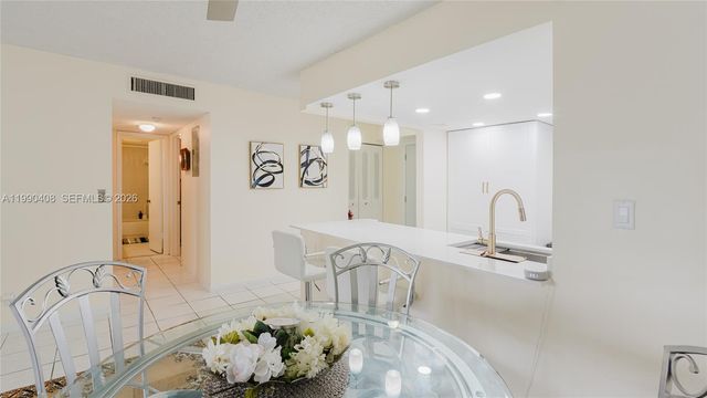 424 SE 10th St 204, Dania Beach, FL 33004