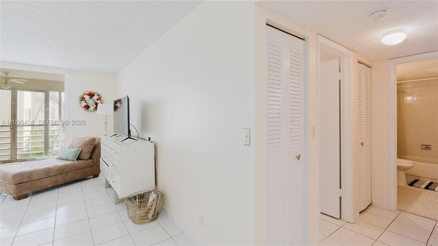 424 SE 10th St 204, Dania Beach, FL 33004