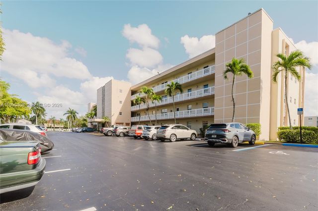 424 SE 10th St 204, Dania Beach, FL 33004