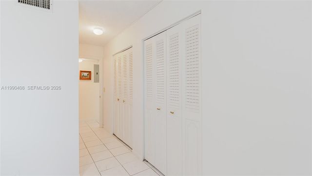 424 SE 10th St 204, Dania Beach, FL 33004